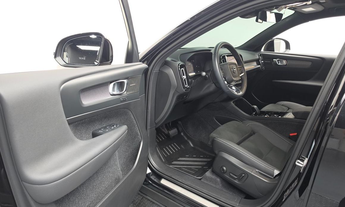 Volvo XC40 2025