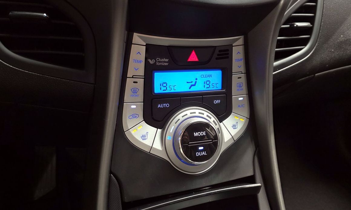 Hyundai AVANTE 2012