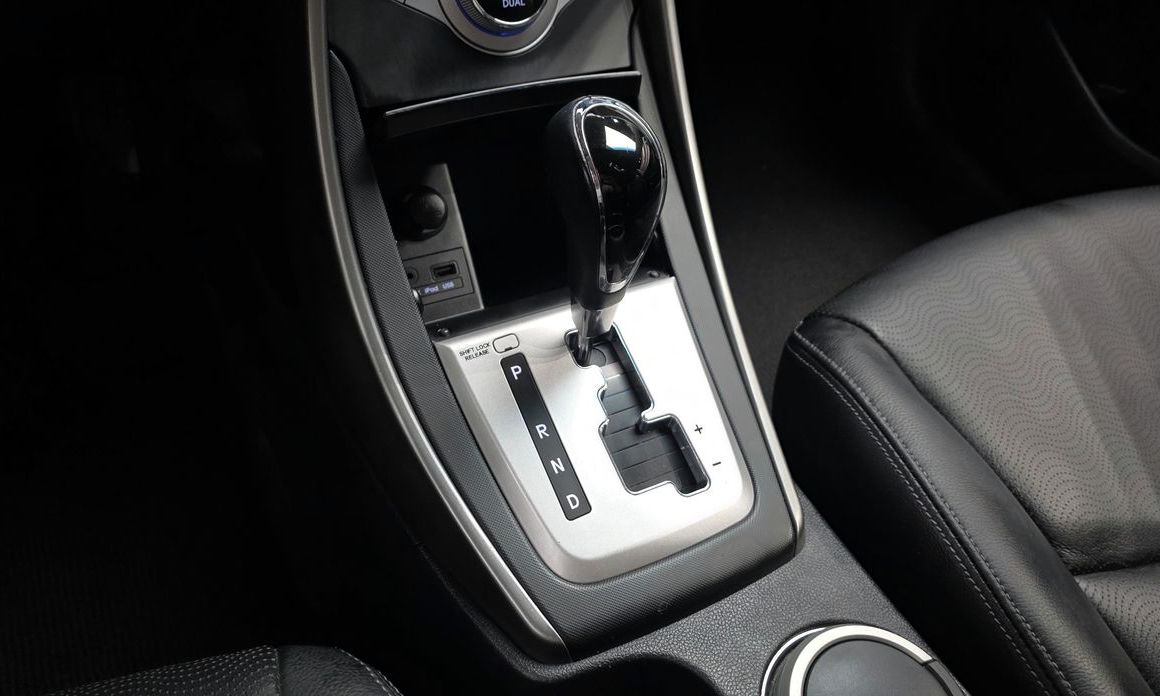 Hyundai AVANTE 2012