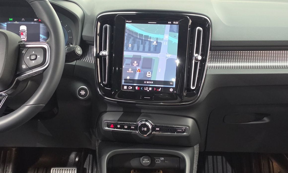 Volvo XC40 2025
