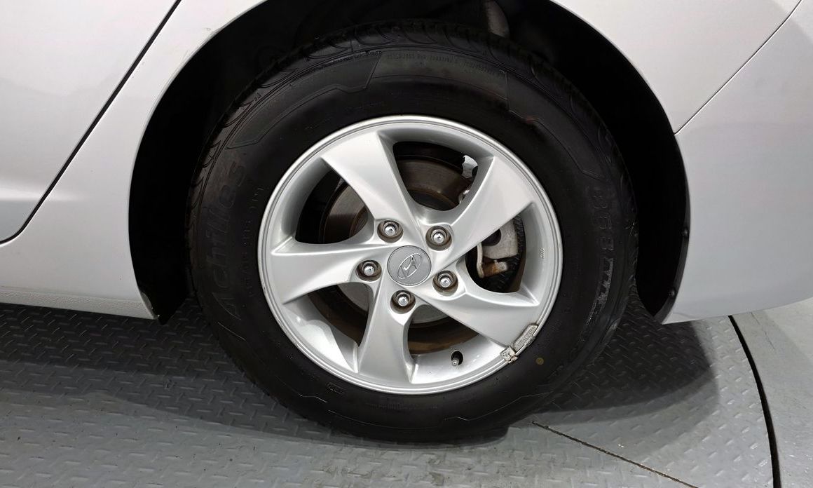 Hyundai AVANTE 2012