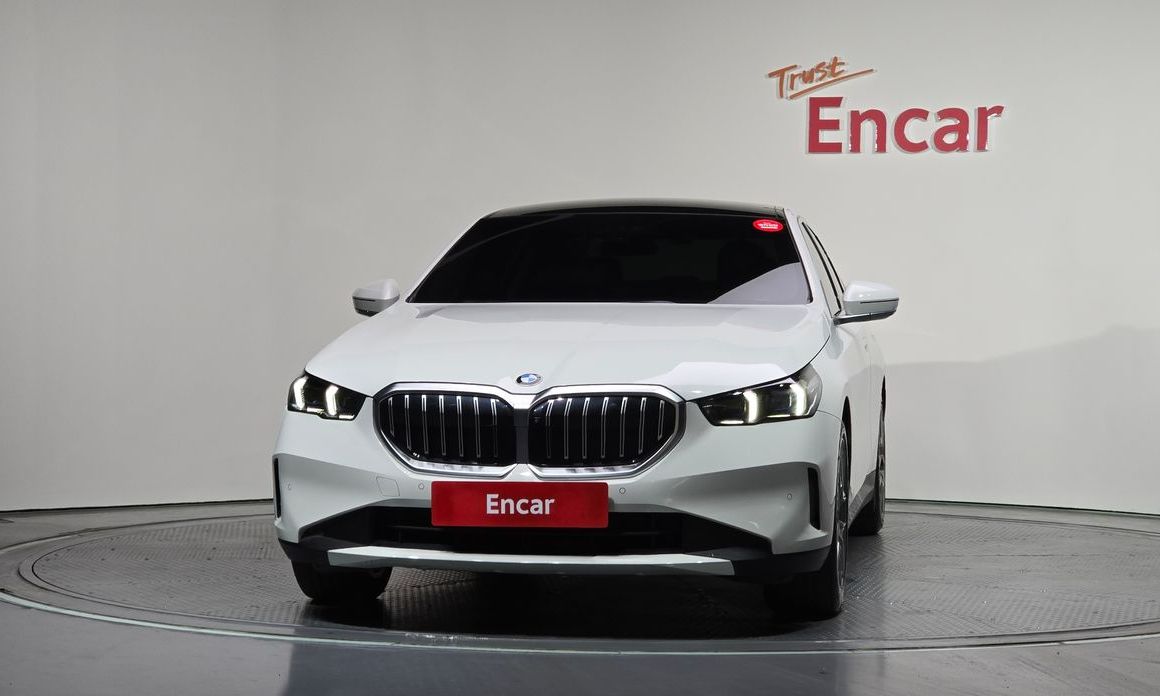 BMW 5-Series 2024