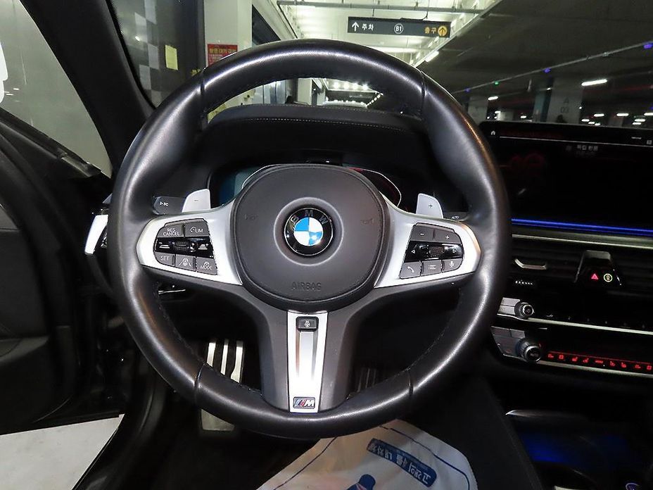 BMW 5-Series 2022