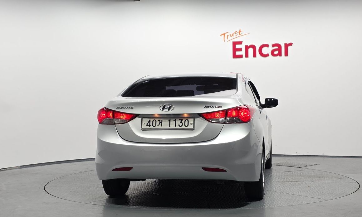 Hyundai AVANTE 2012
