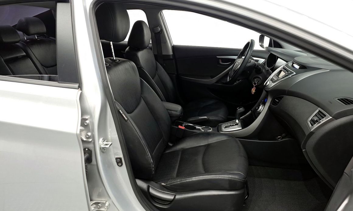 Hyundai AVANTE 2012