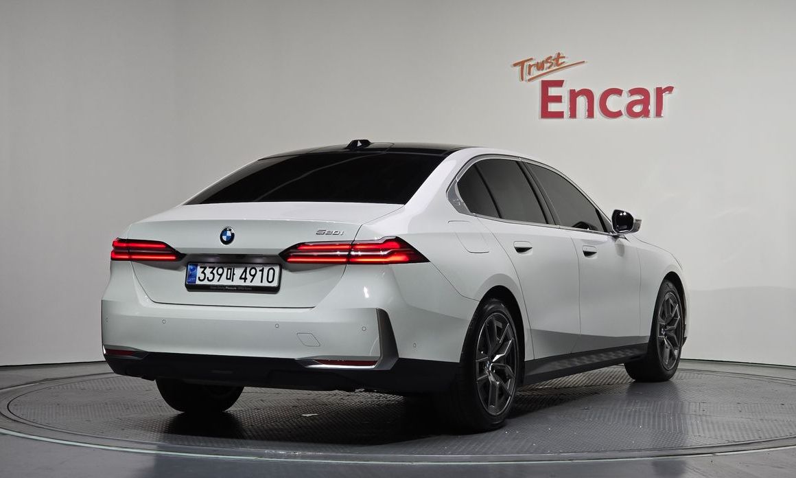 BMW 5-Series 2024