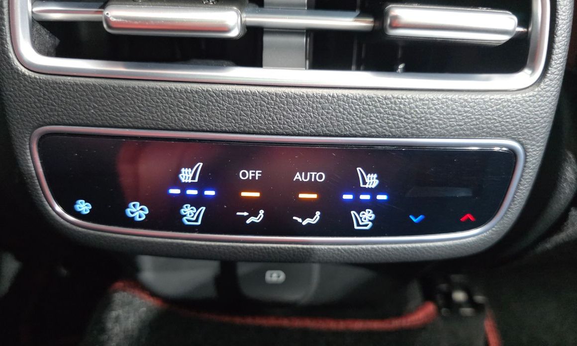 Genesis GV70 2025