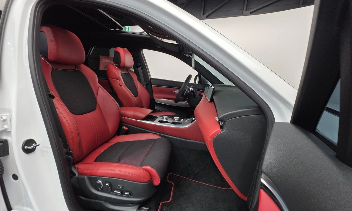 Genesis GV70 2025