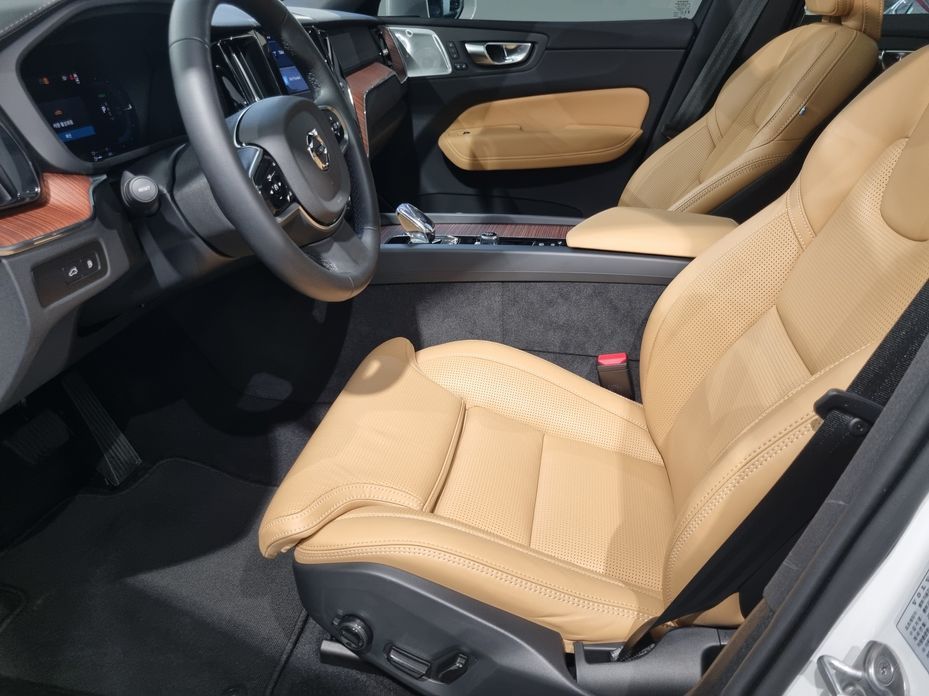 Volvo XC60 2025
