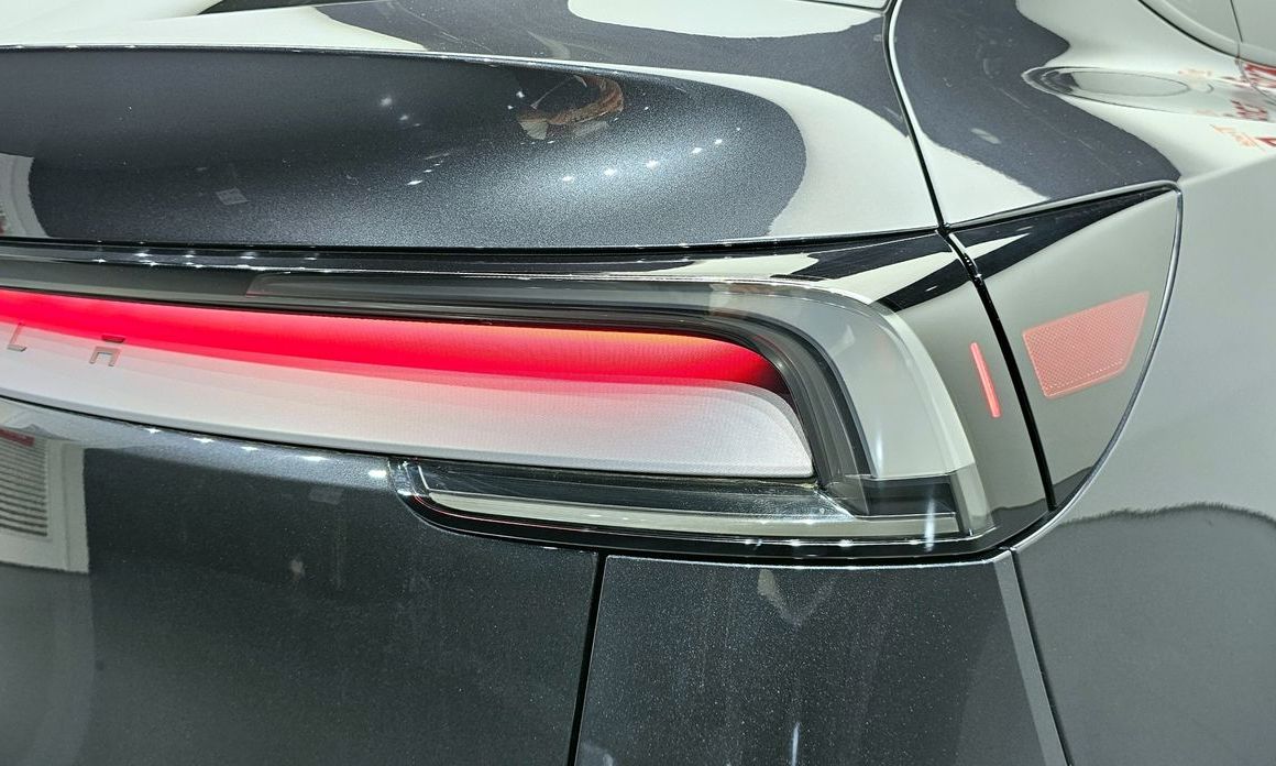 Tesla Model Y 2025