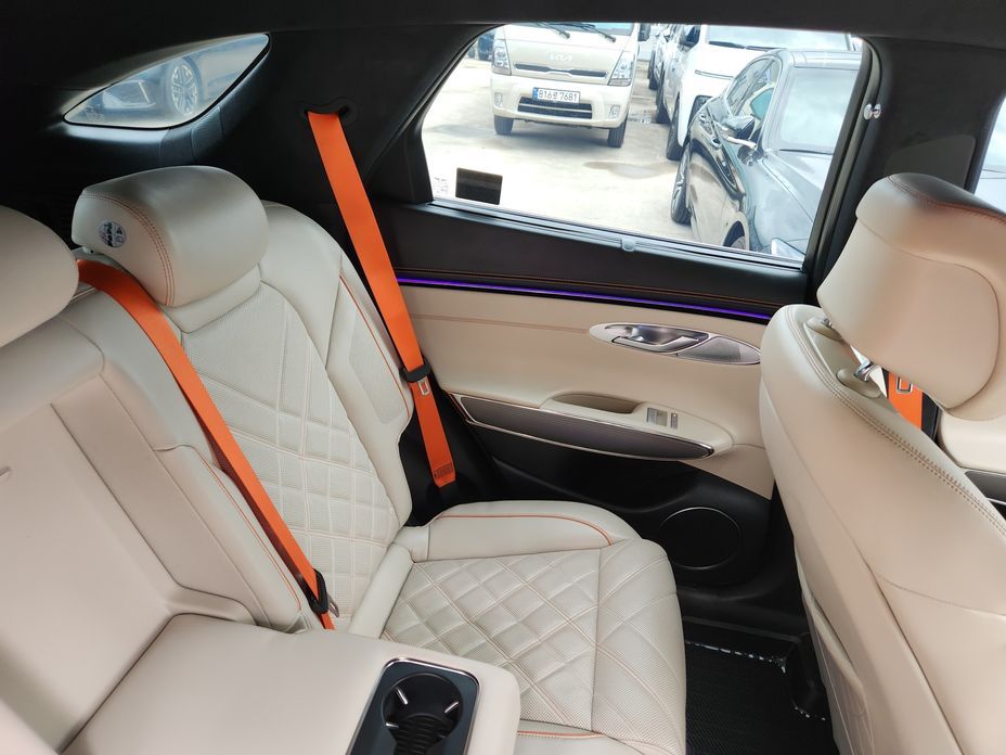 Genesis GV70 2025