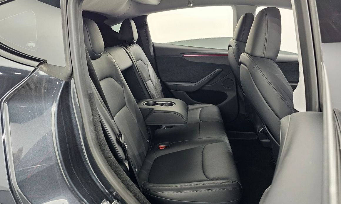 Tesla Model Y 2025