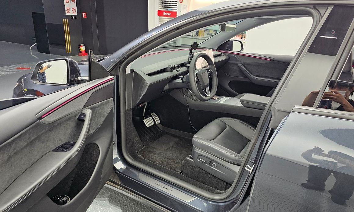 Tesla Model Y 2025