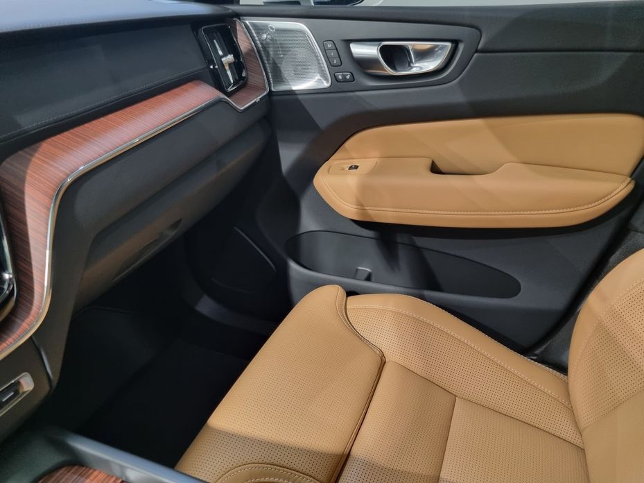 Volvo XC60 2025
