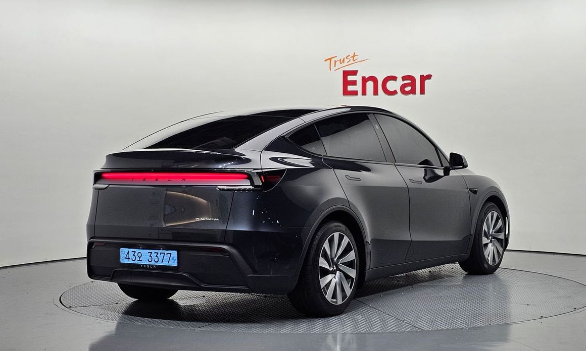 Tesla Model Y 2025