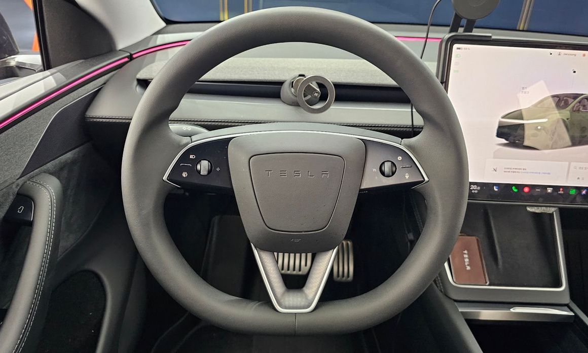 Tesla Model Y 2025