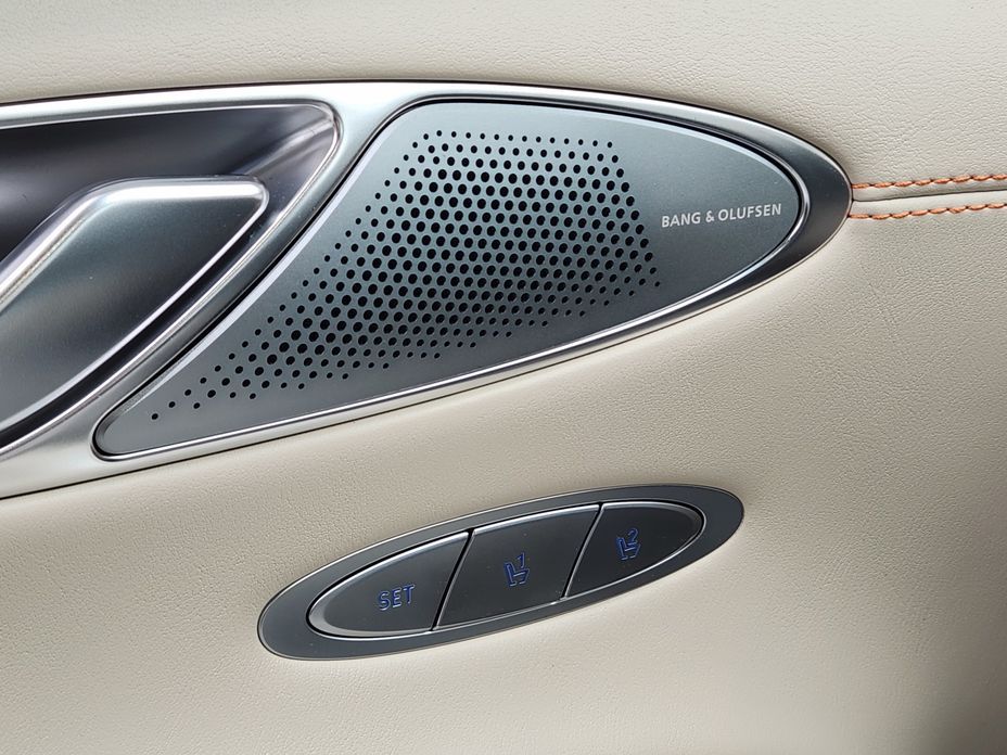 Genesis GV70 2025