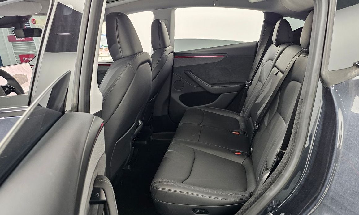 Tesla Model Y 2025