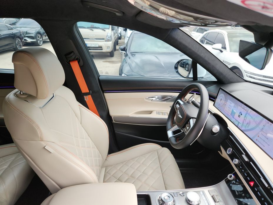 Genesis GV70 2025