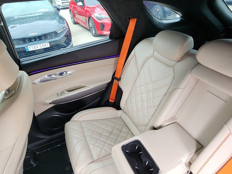 Genesis GV70 2025