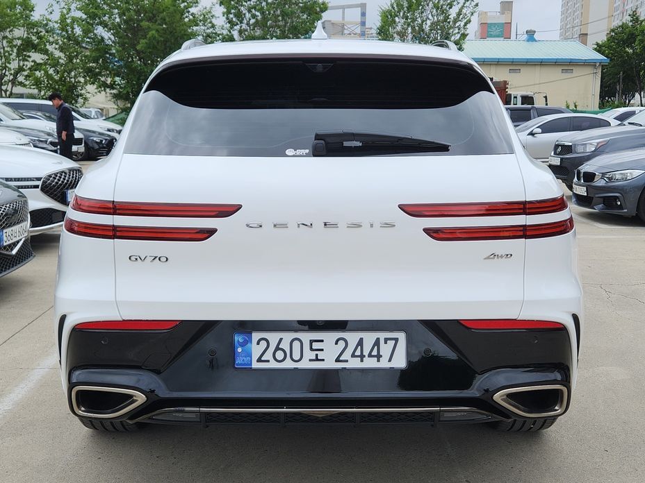 Genesis GV70 2025