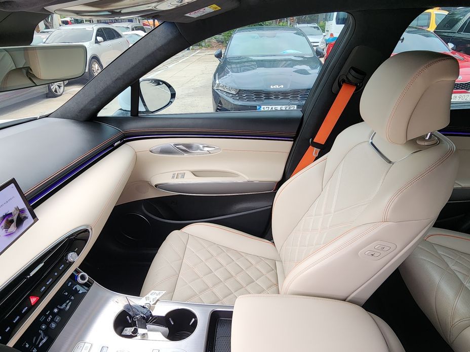 Genesis GV70 2025