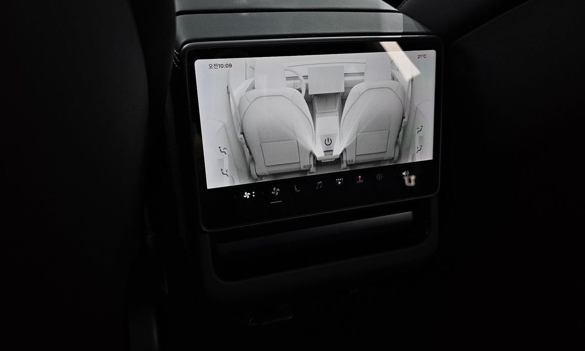 Tesla Model Y 2025