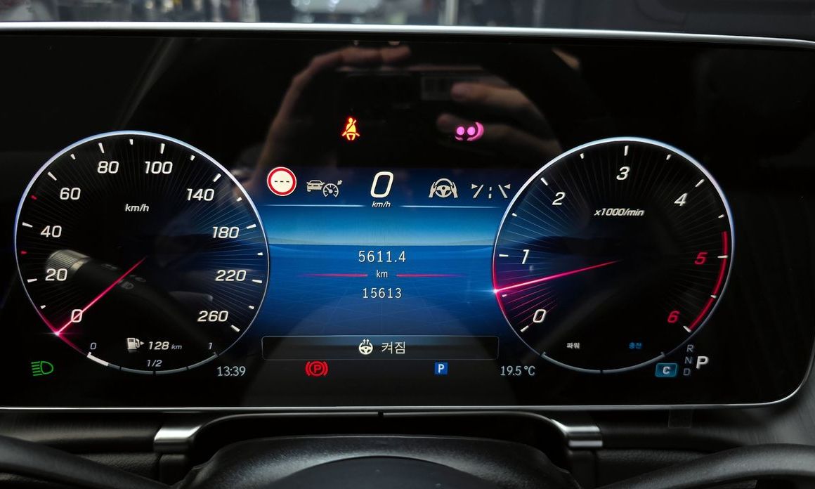 Mercedes-Benz S-Class 2025