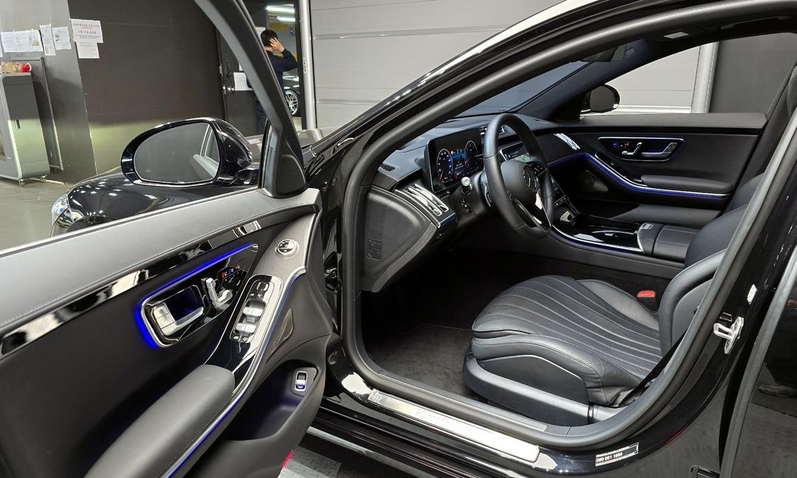 Mercedes-Benz S-Class 2025