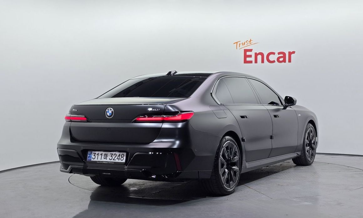 BMW 7-Series 2025