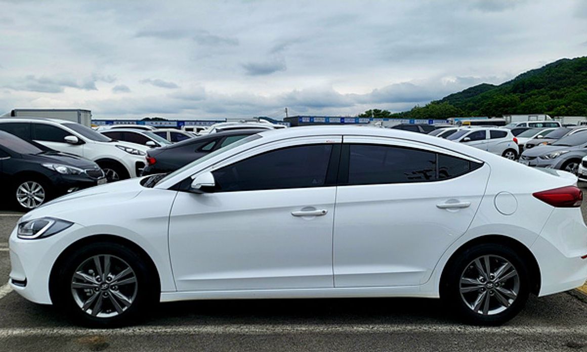 Hyundai AVANTE 2016