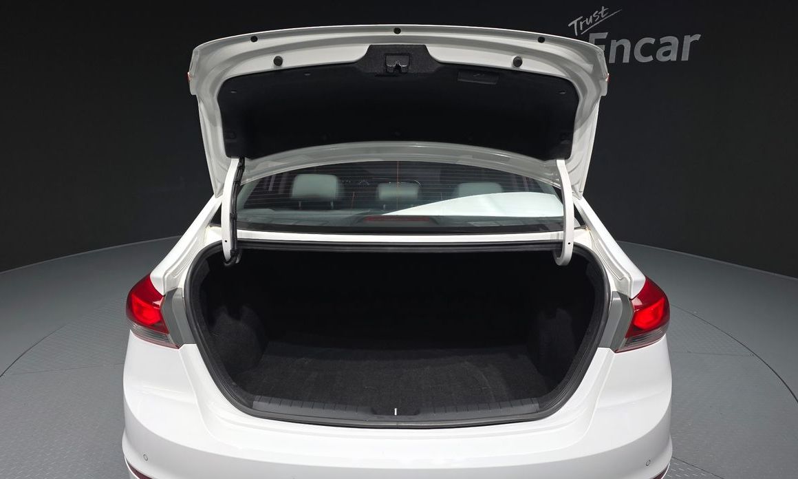Hyundai AVANTE 2016
