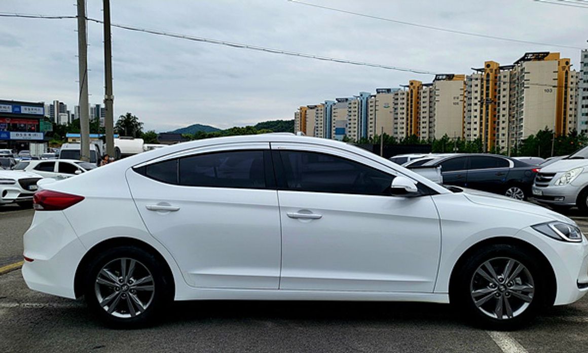 Hyundai AVANTE 2016