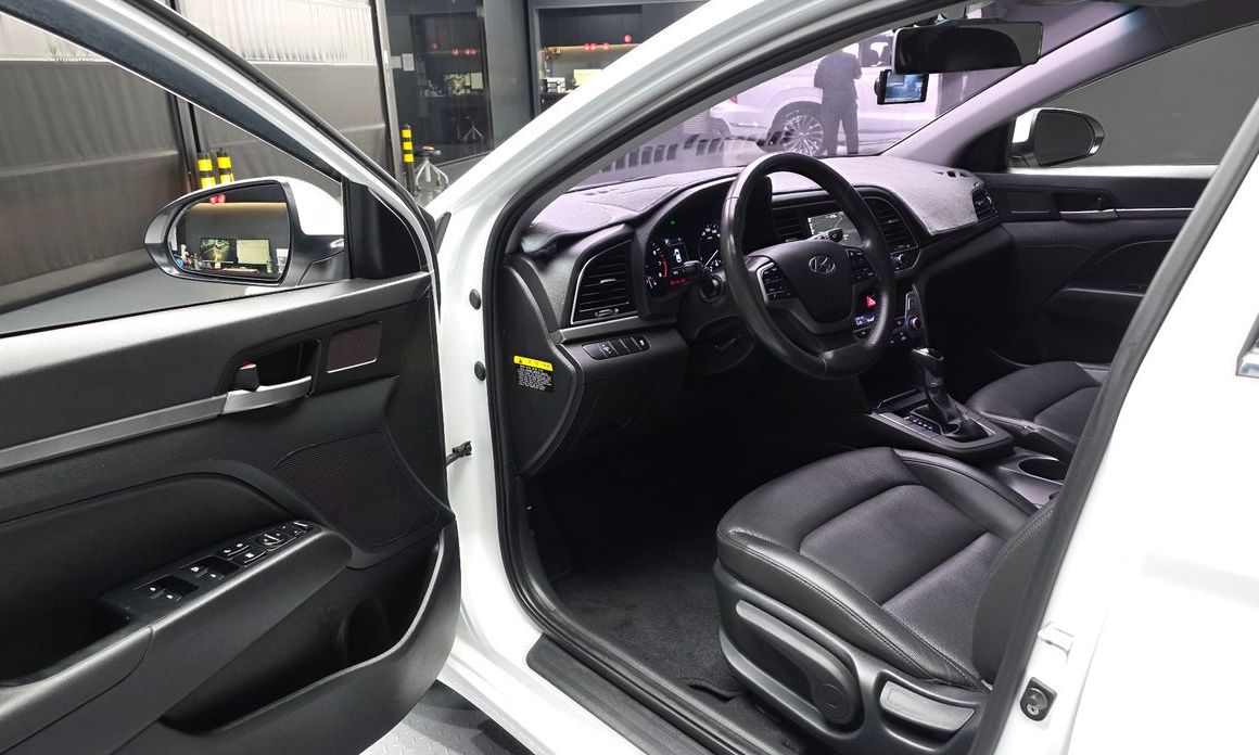 Hyundai AVANTE 2016
