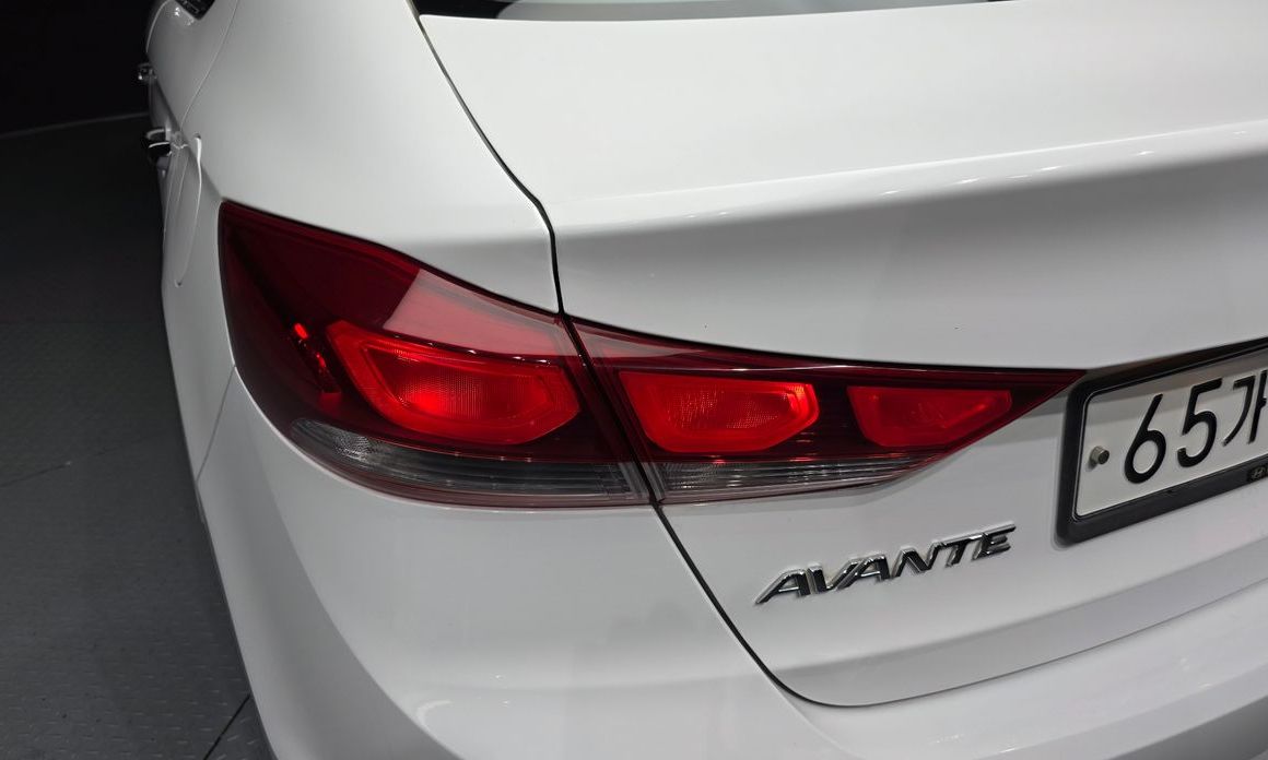 Hyundai AVANTE 2016