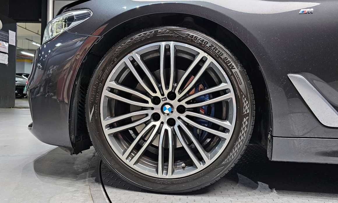 BMW 5-Series 2019