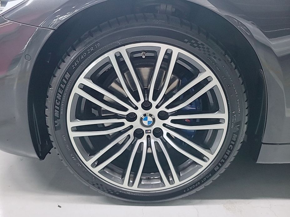 BMW 5-Series 2019