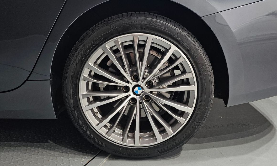 BMW 3-Series 2019