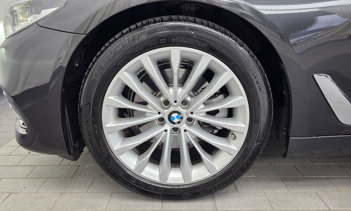 BMW 5-Series 2019