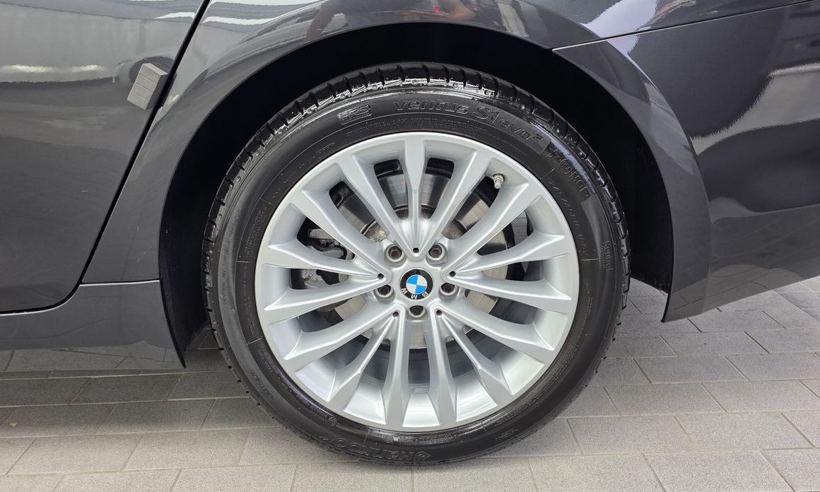 BMW 5-Series 2019