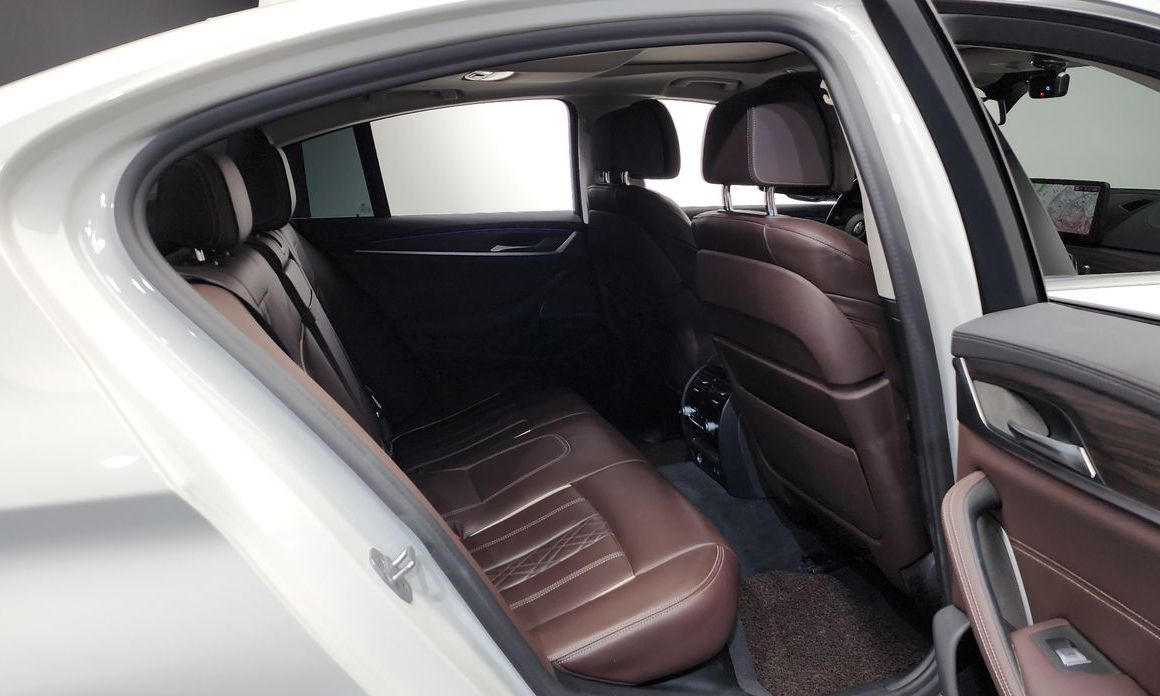 BMW 5-Series 2021
