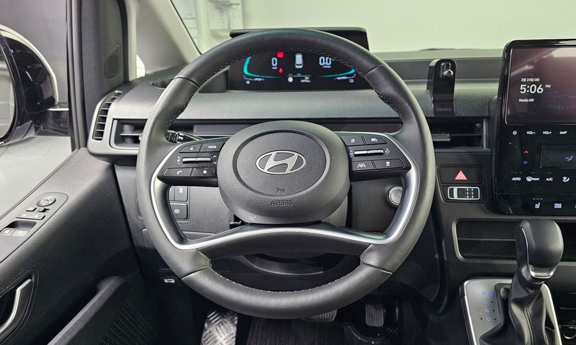 Hyundai Staria 2025