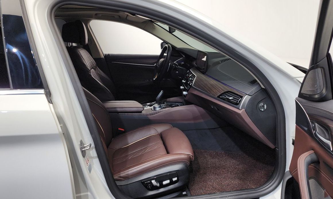BMW 5-Series 2021
