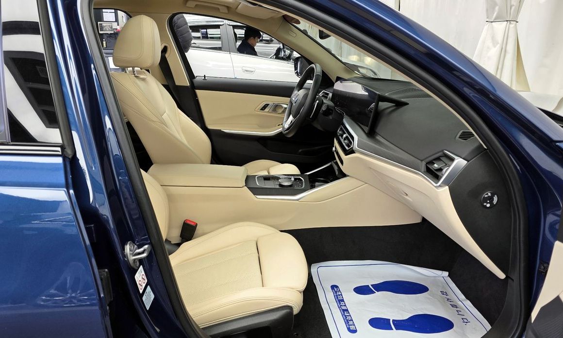 BMW 3-Series 2023