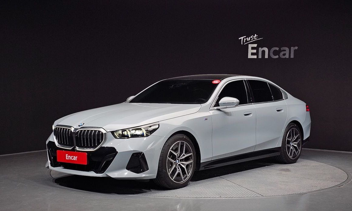 BMW 5-Series 2024