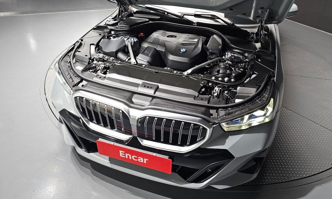 BMW 5-Series 2024