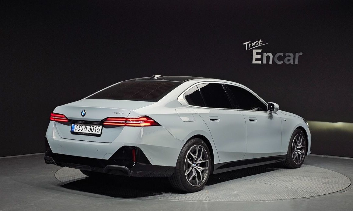 BMW 5-Series 2024
