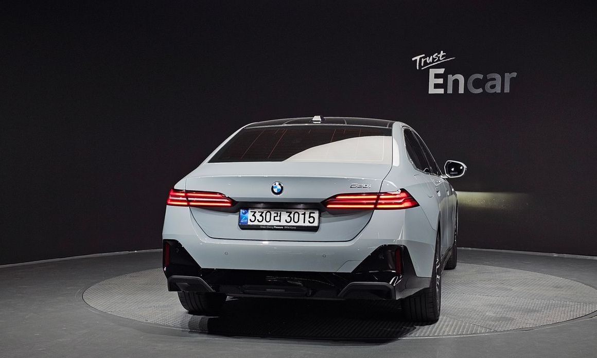 BMW 5-Series 2024