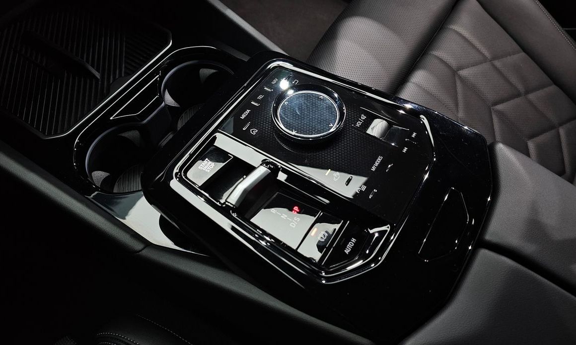 BMW 5-Series 2024