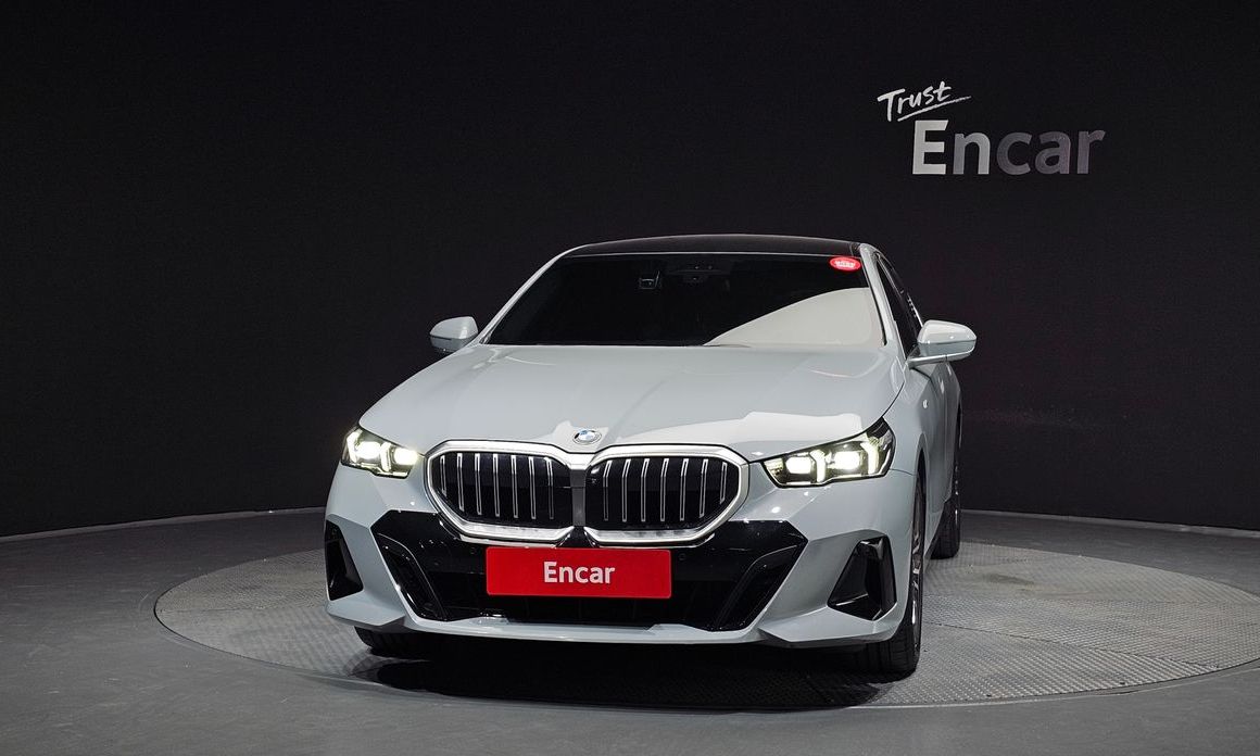 BMW 5-Series 2024